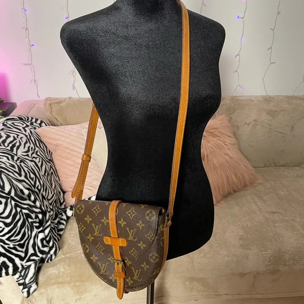Louis Vuitton Chantilly crossbody bag - Picture 2 of 14